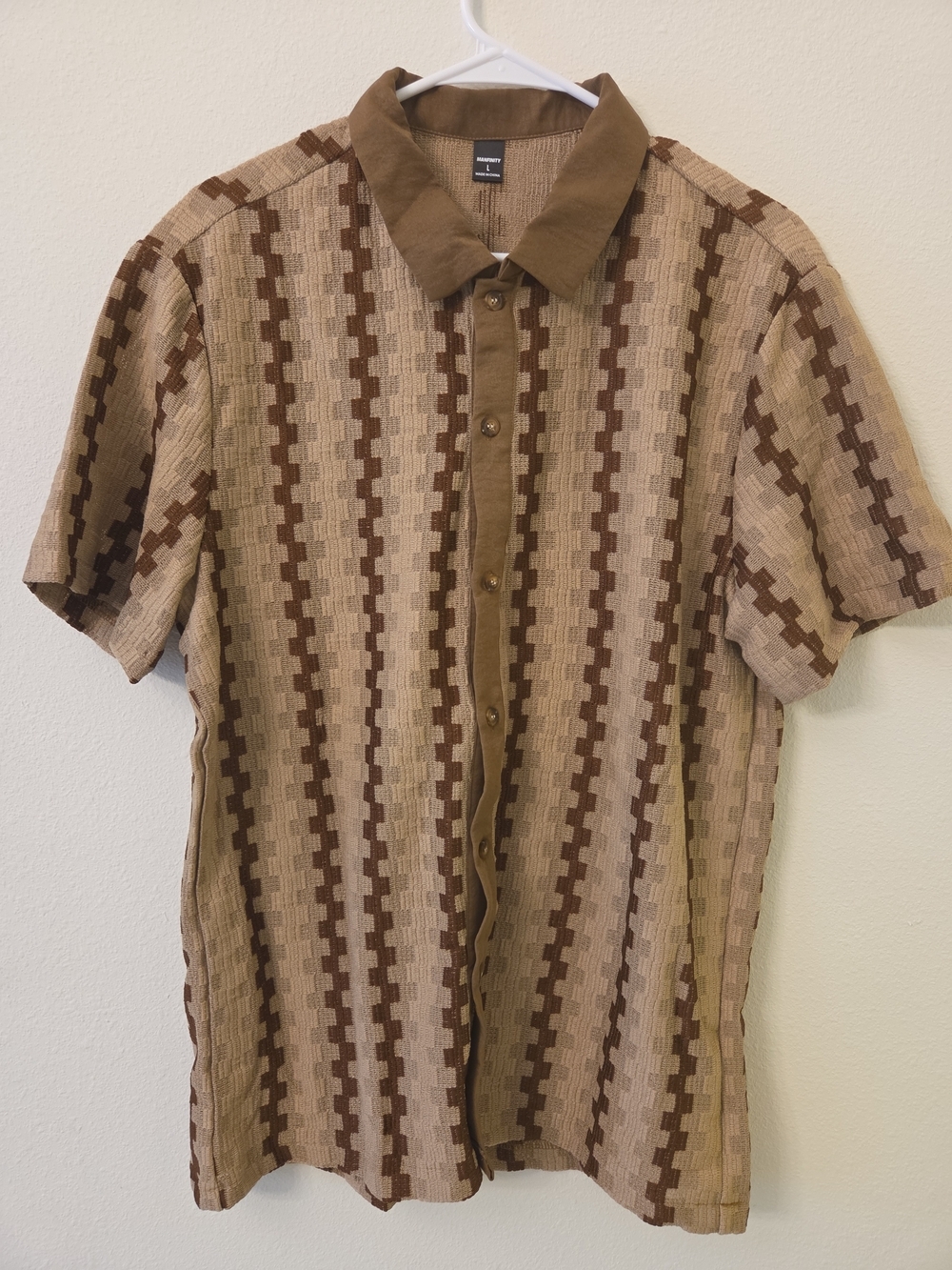 Men's Casual Short-Sleeve Button-Down Shirt in Brown Geometric Stripe - Picture 2 of 2